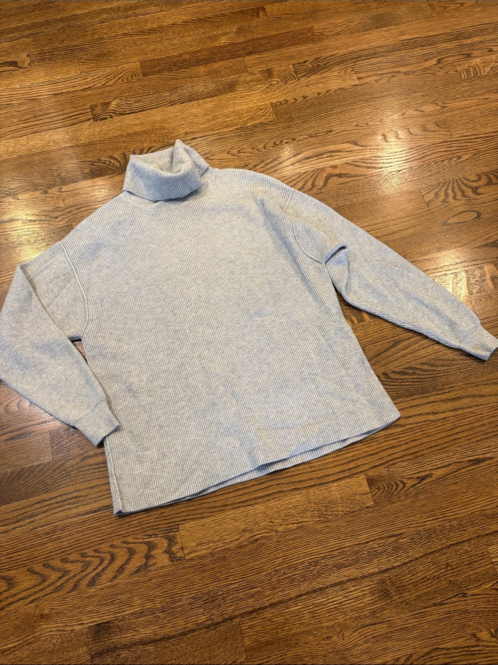 Free People ribbed Light Gray Turtleneck long Sweater, xS